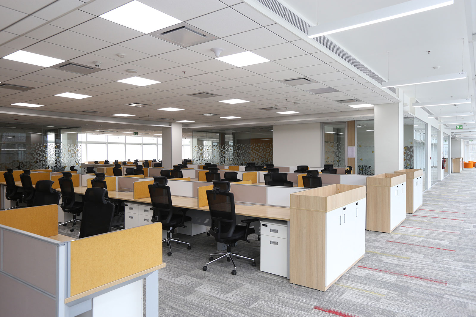 Flexi Desk X – Space Management Systems India Pvt. Ltd.